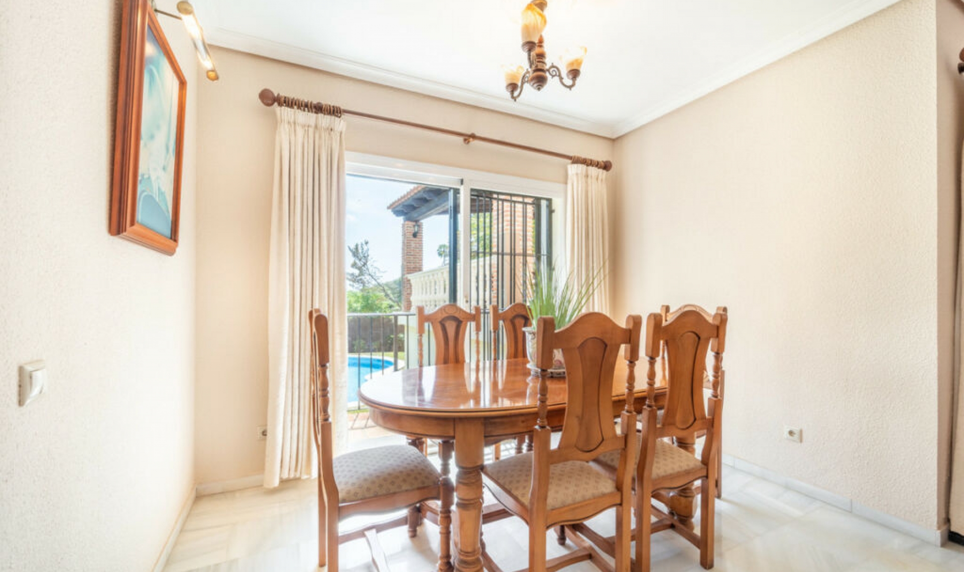 Resale - House -
El Rosario