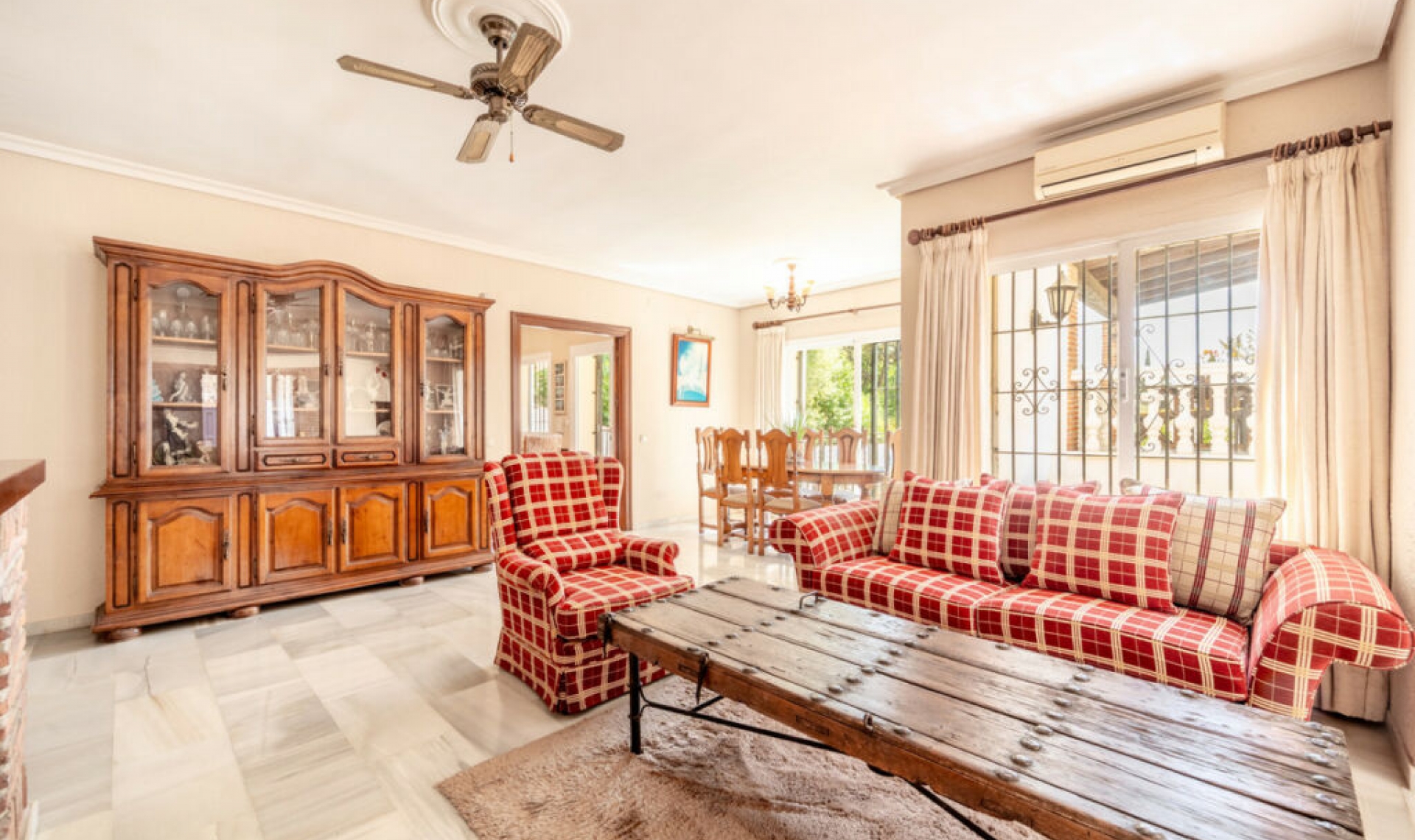 Resale - House -
El Rosario