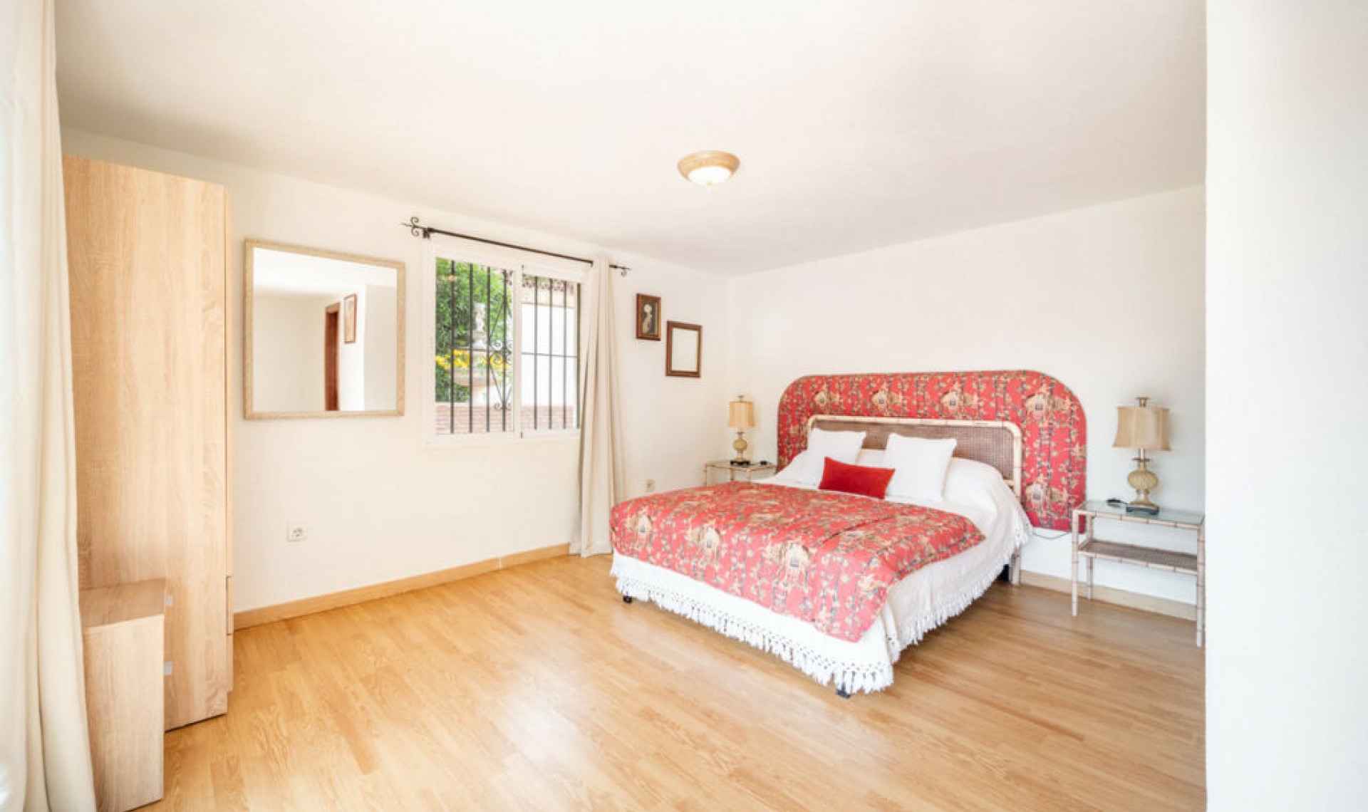 Resale - House -
El Rosario