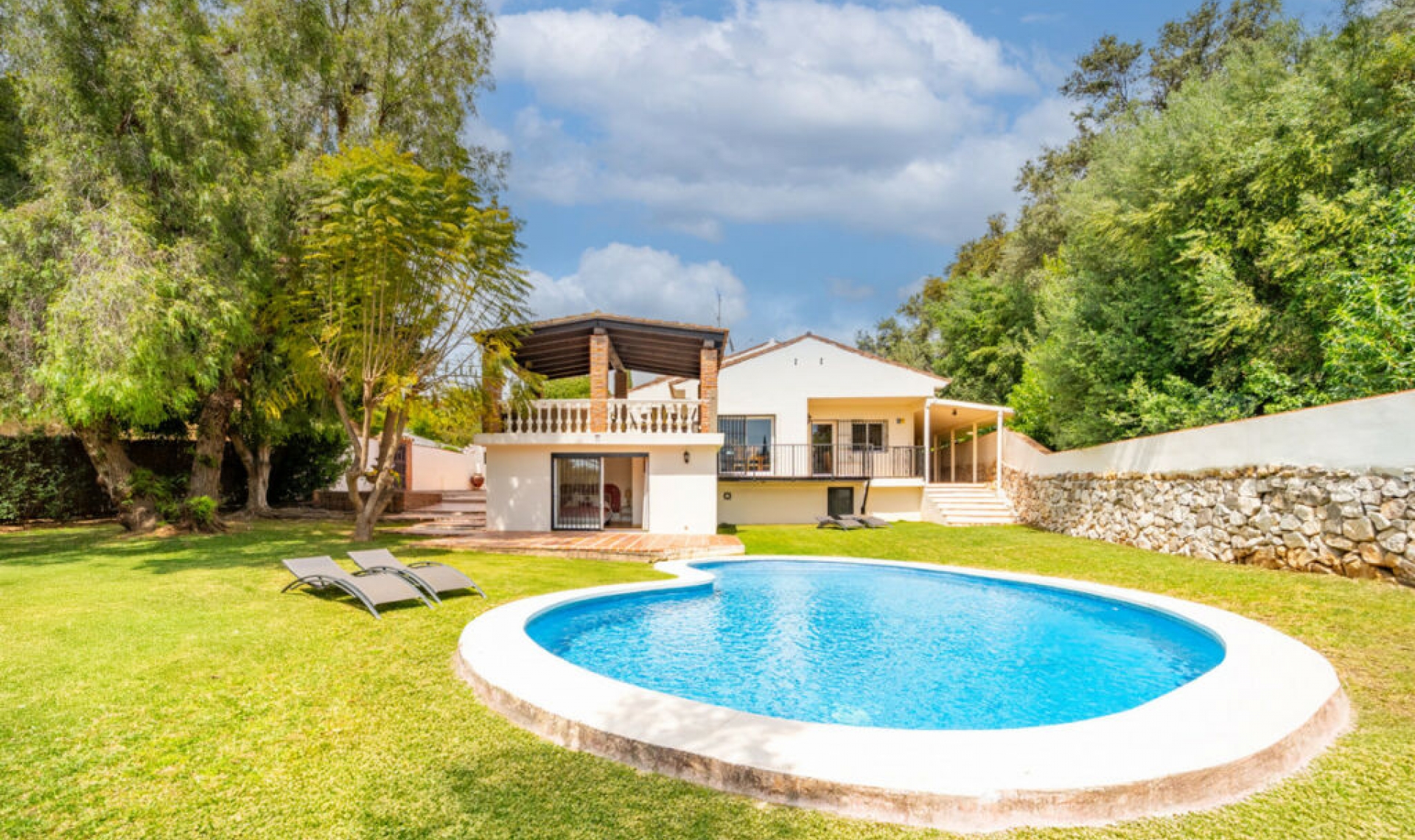 Resale - House -
El Rosario
