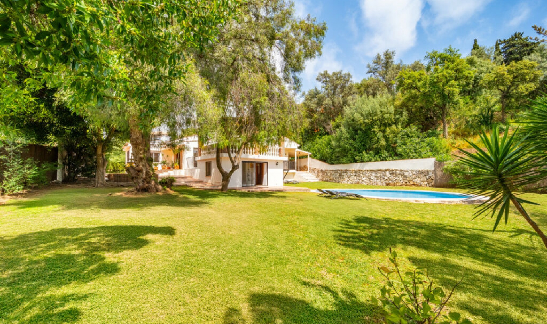 Resale - House -
El Rosario