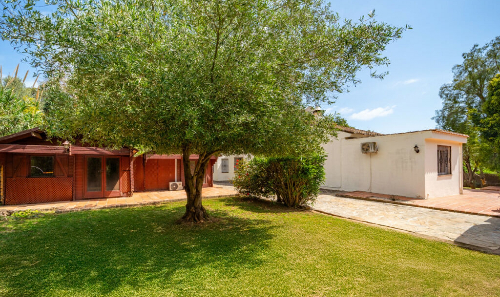 Resale - House -
El Rosario