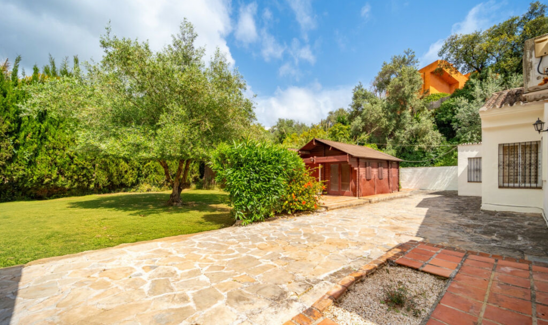Resale - House -
El Rosario