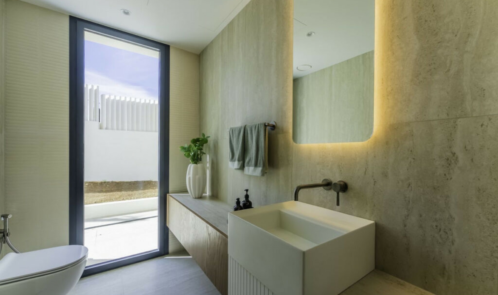 Resale - House -
El Rosario