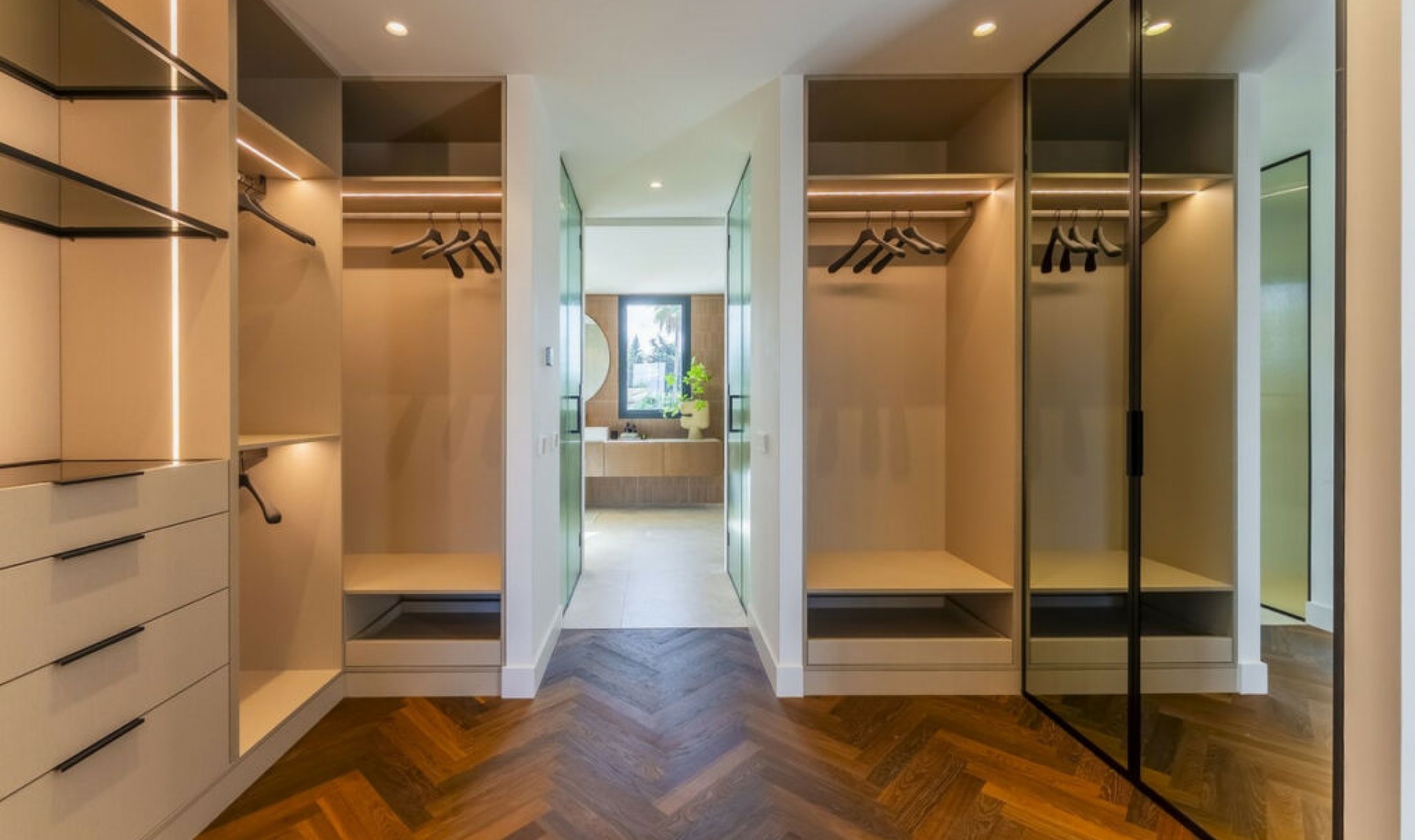 Resale - House -
El Rosario