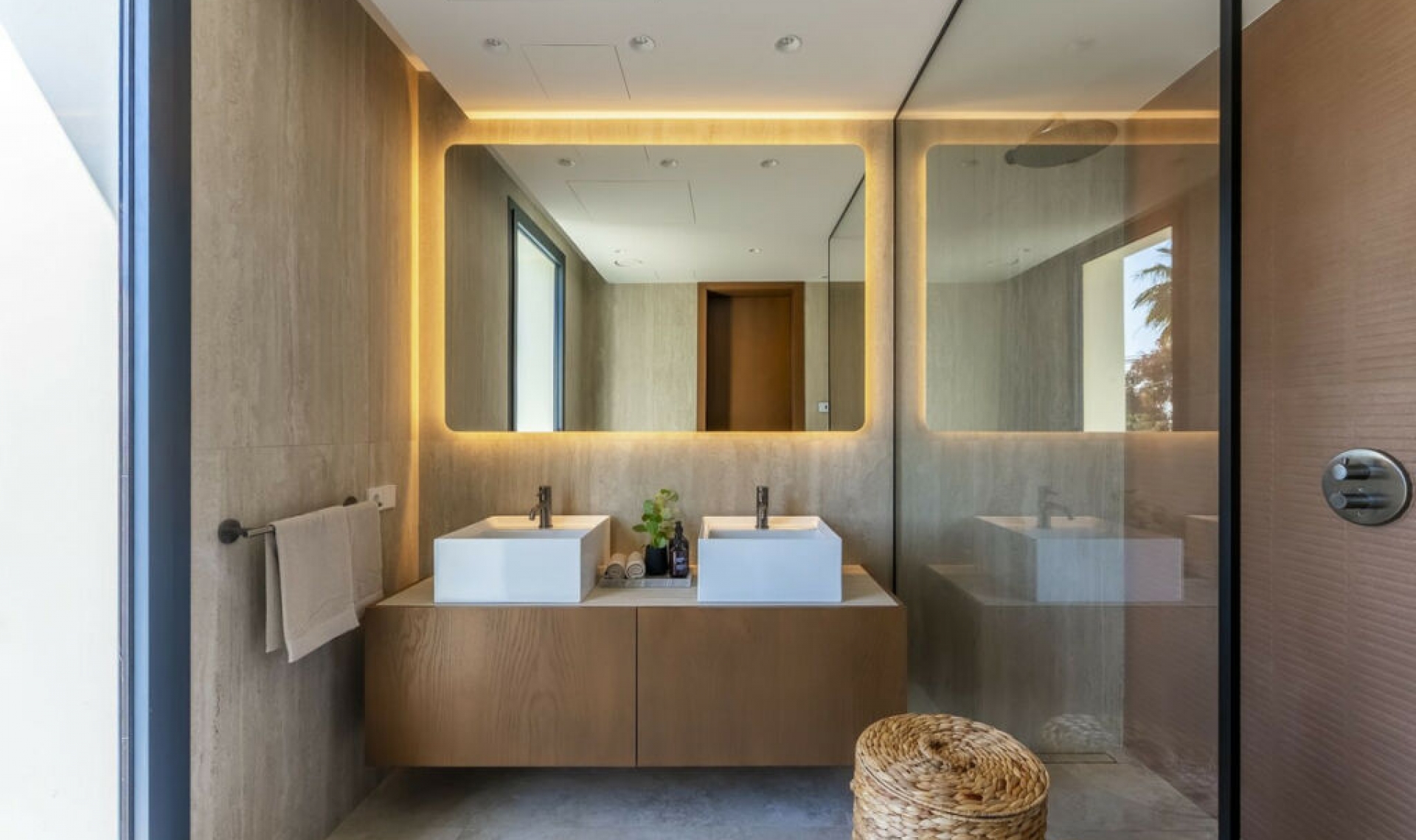 Resale - House -
El Rosario