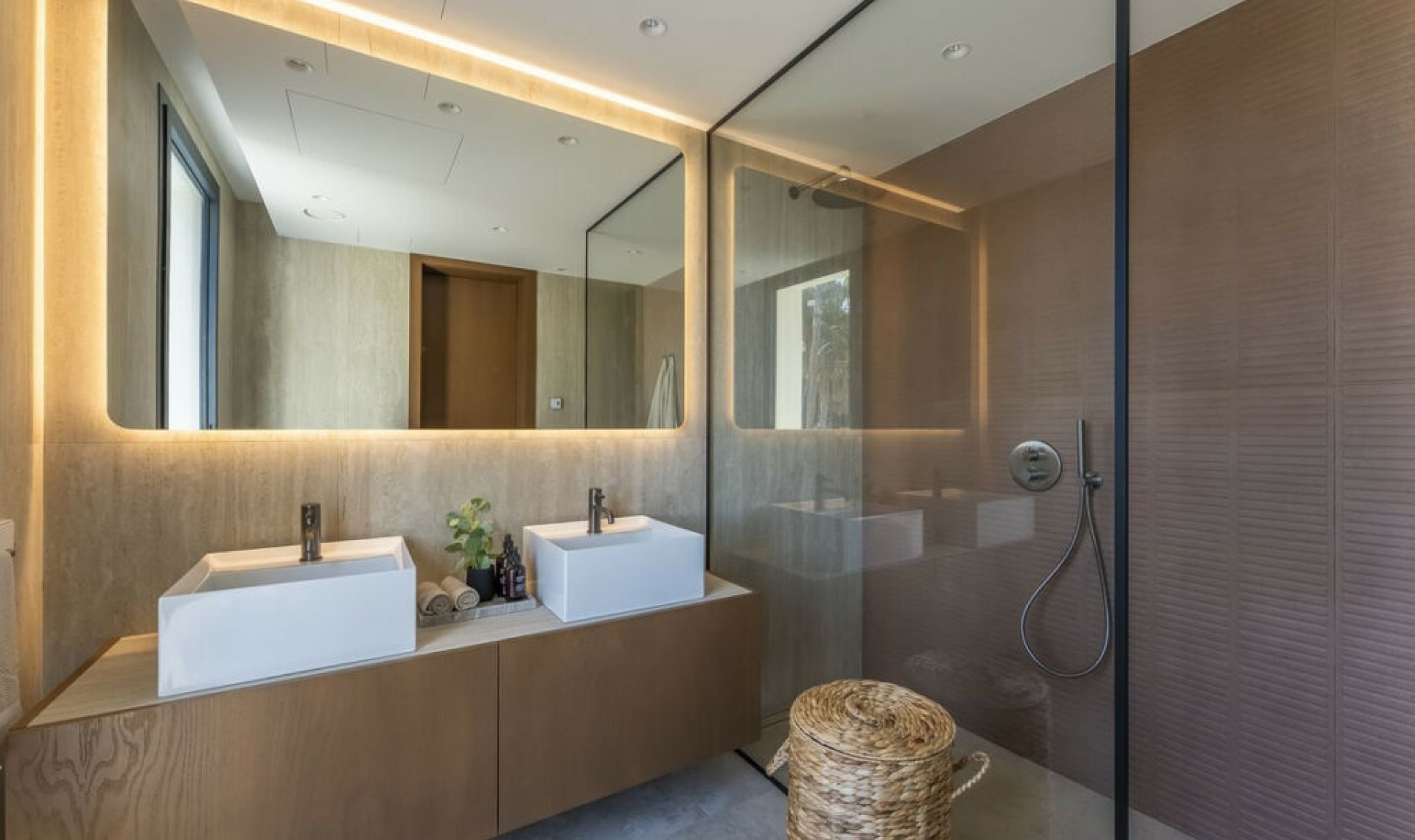 Resale - House -
El Rosario