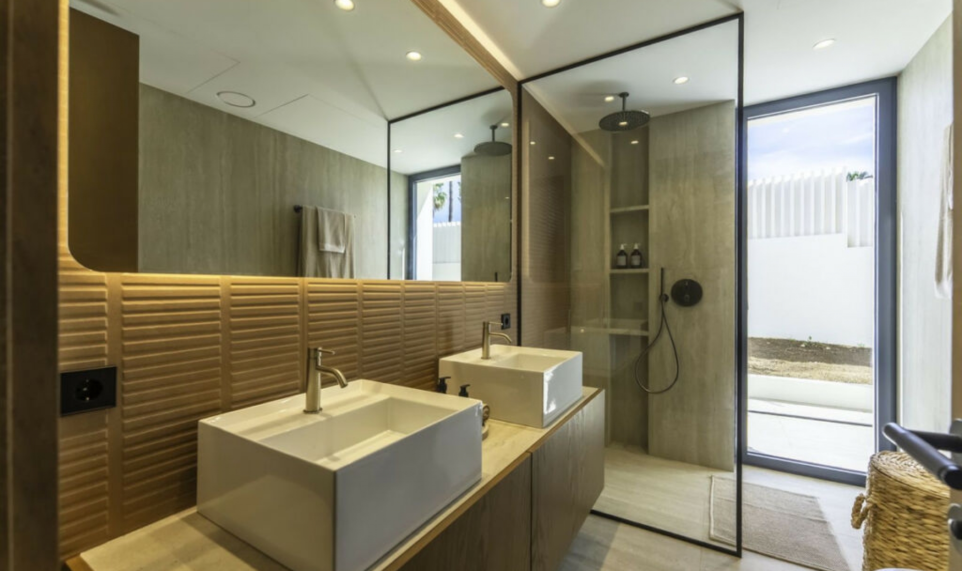 Resale - House -
El Rosario