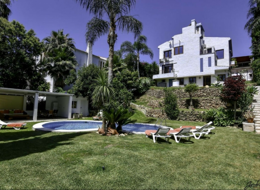 Resale - House -
El Rosario