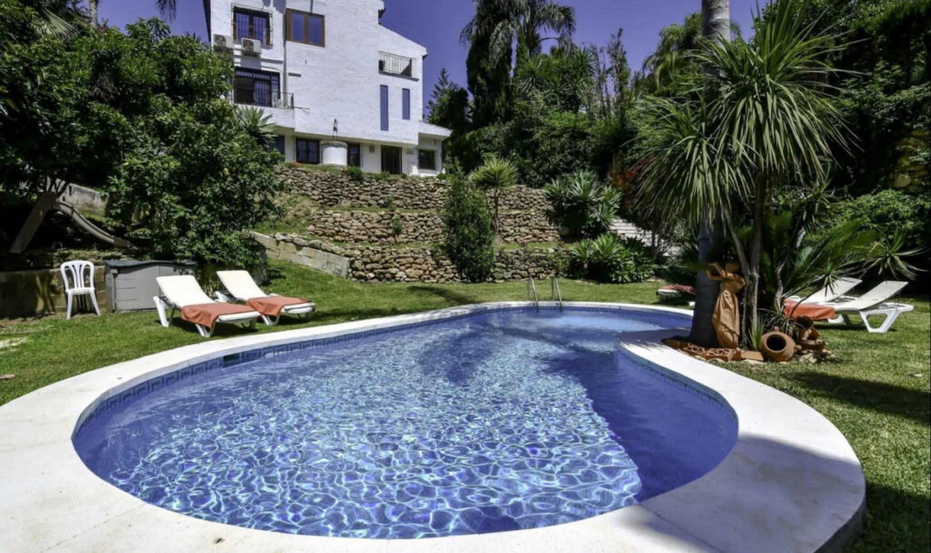 Resale - House -
El Rosario