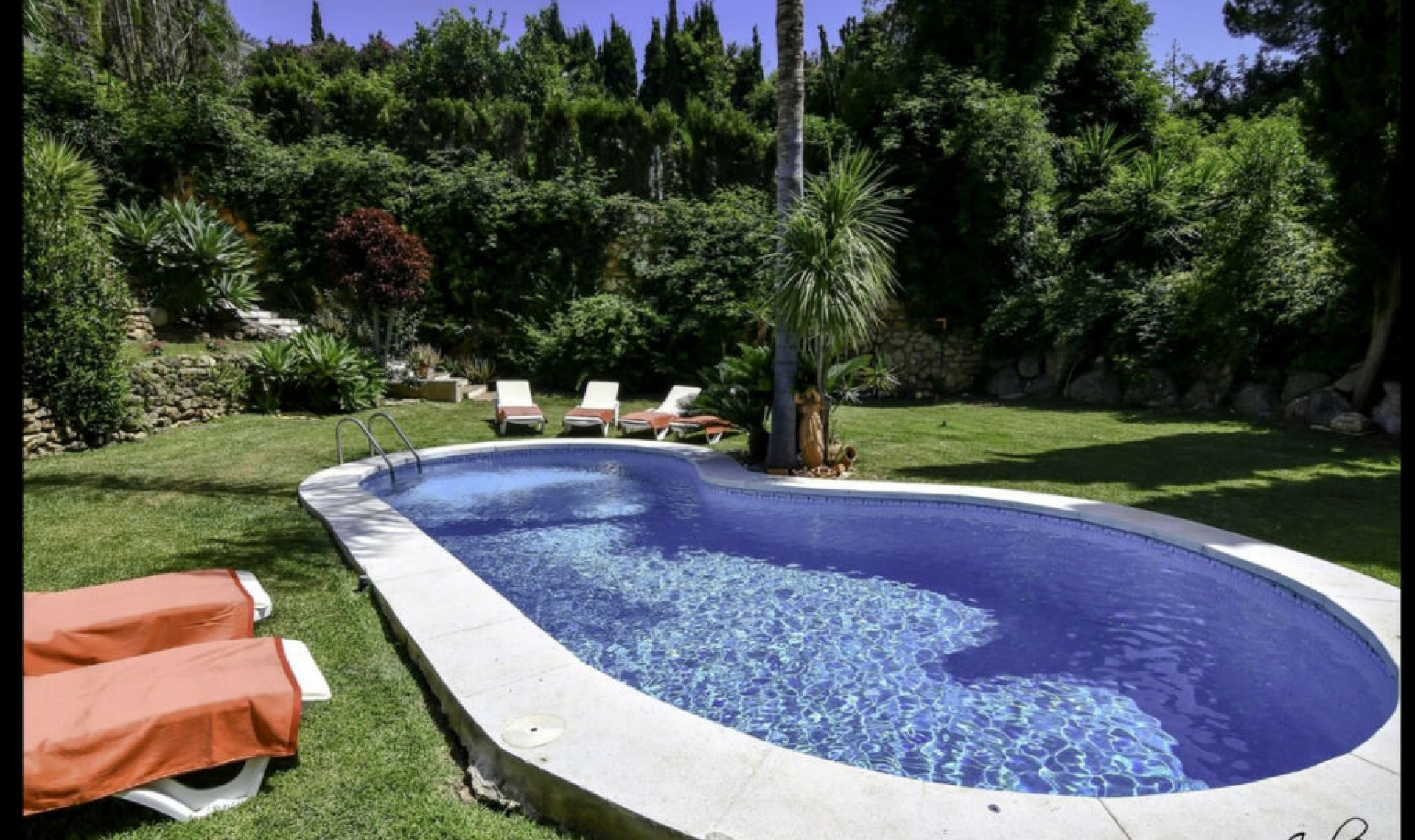 Resale - House -
El Rosario