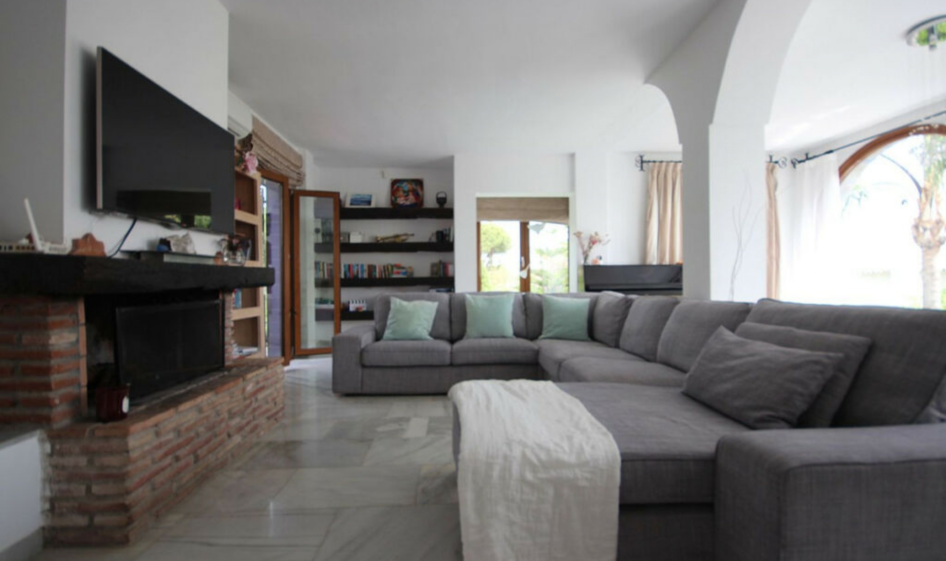 Resale - House -
El Rosario