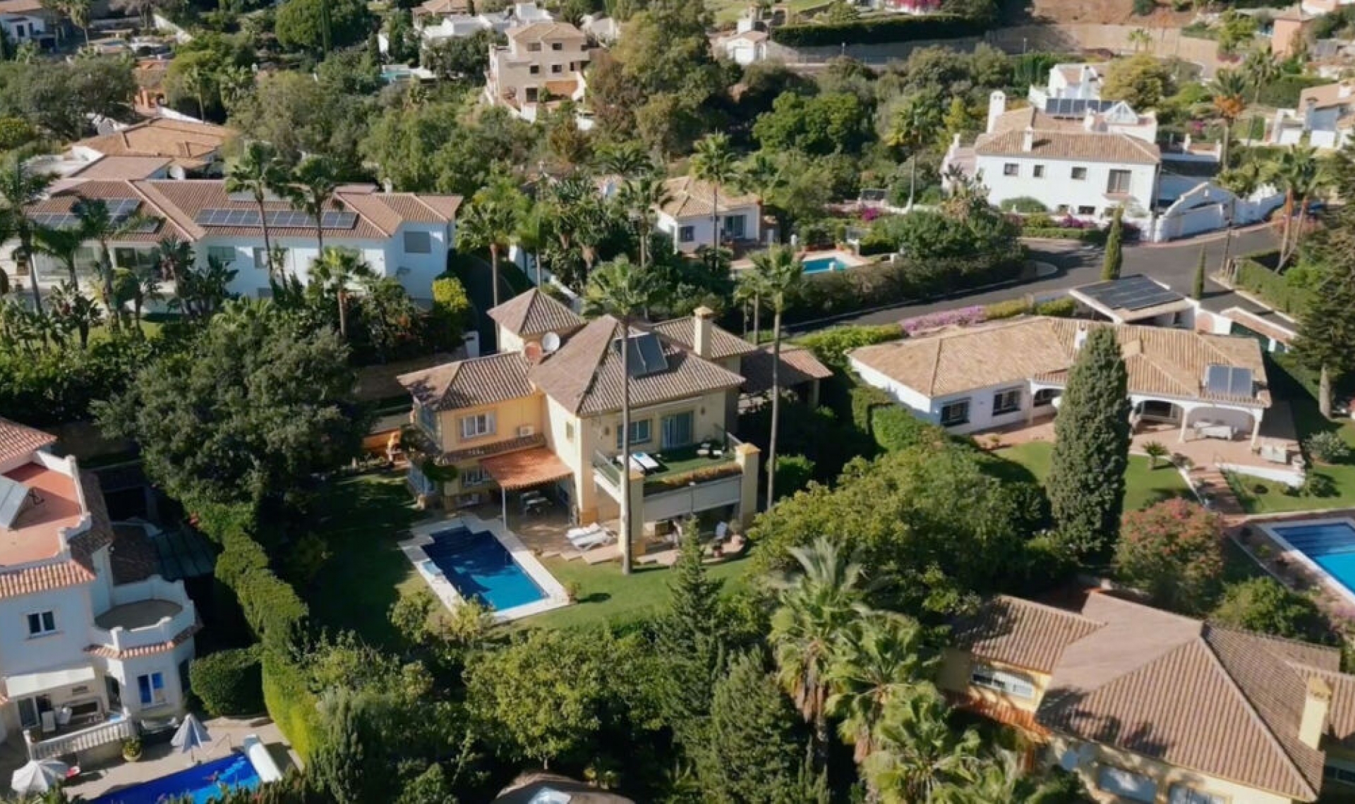 Resale - House -
El Rosario