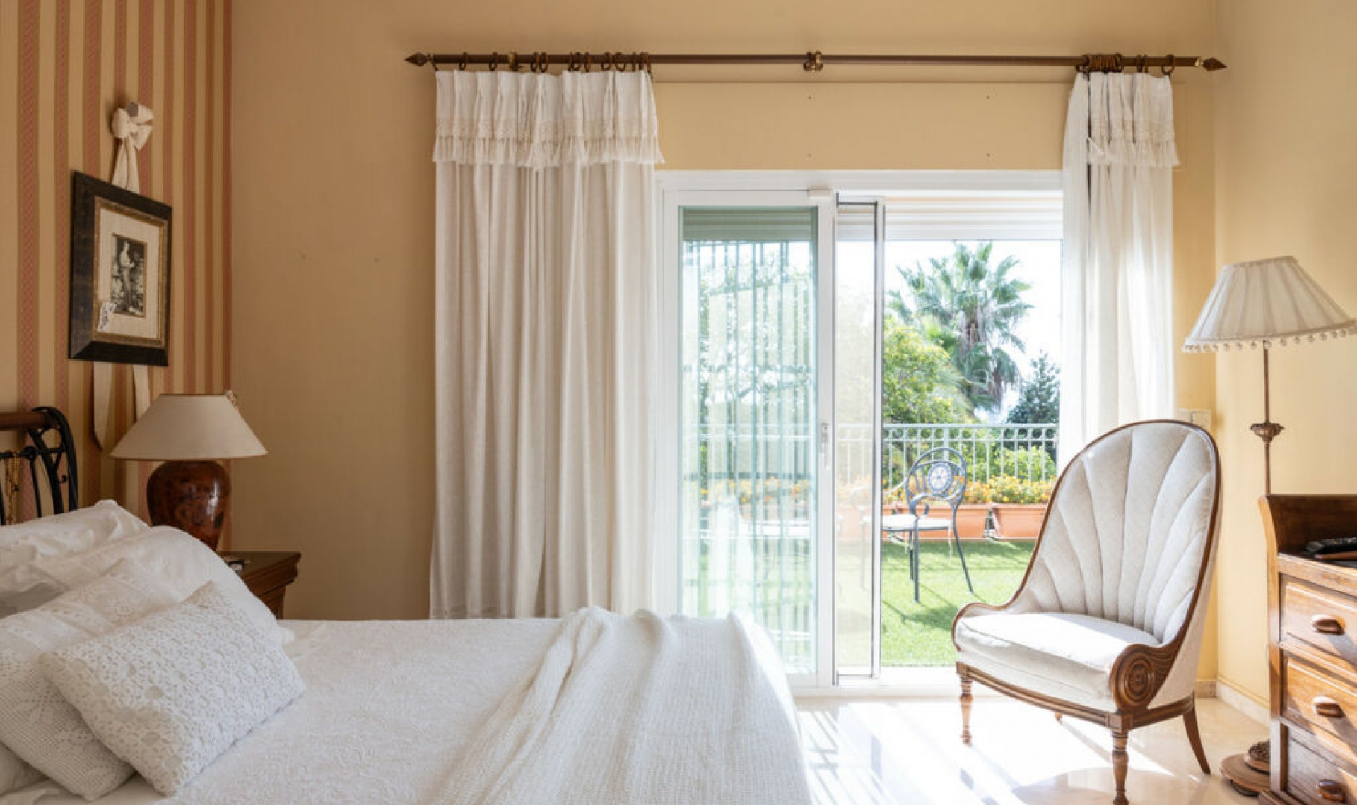 Resale - House -
El Rosario