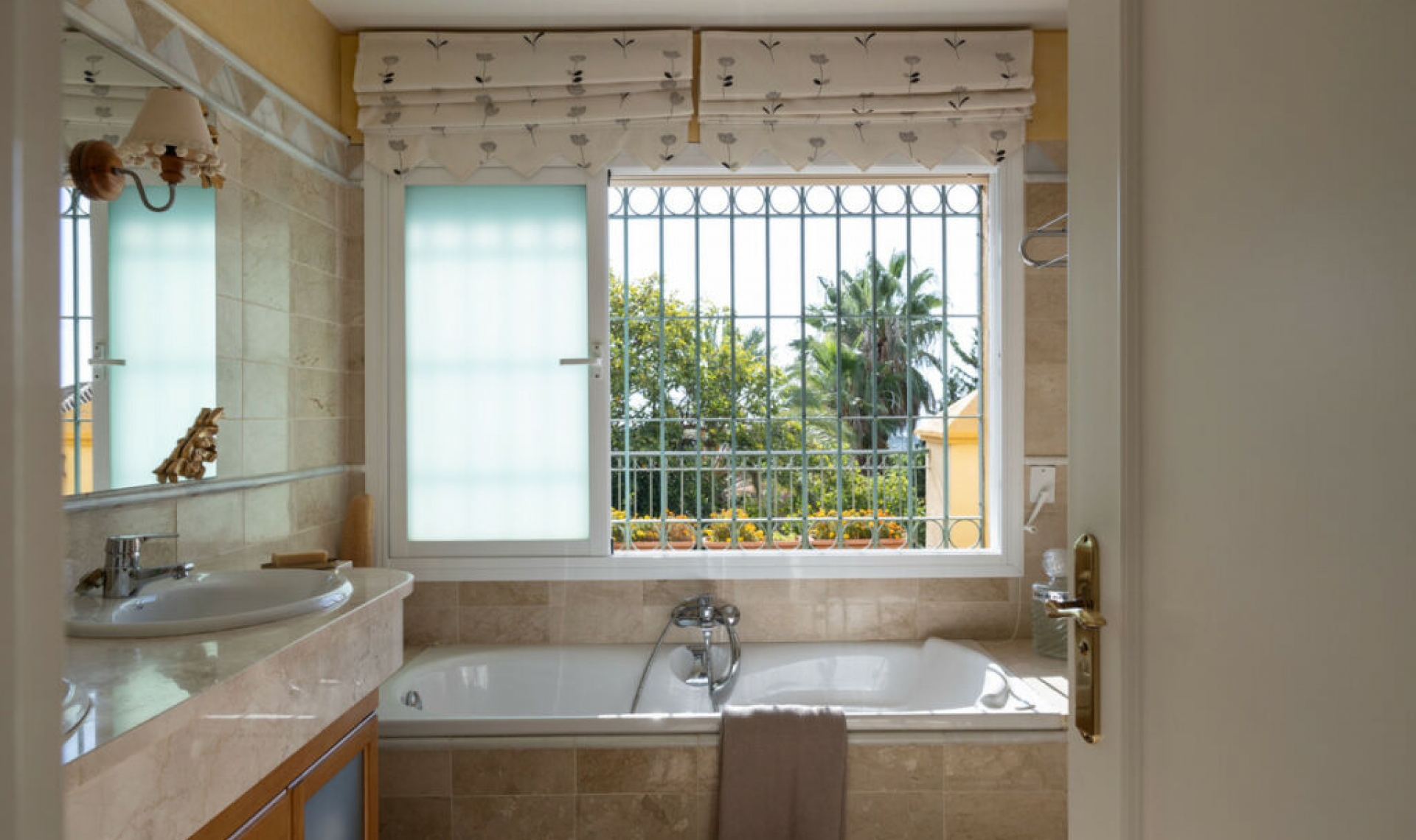 Resale - House -
El Rosario