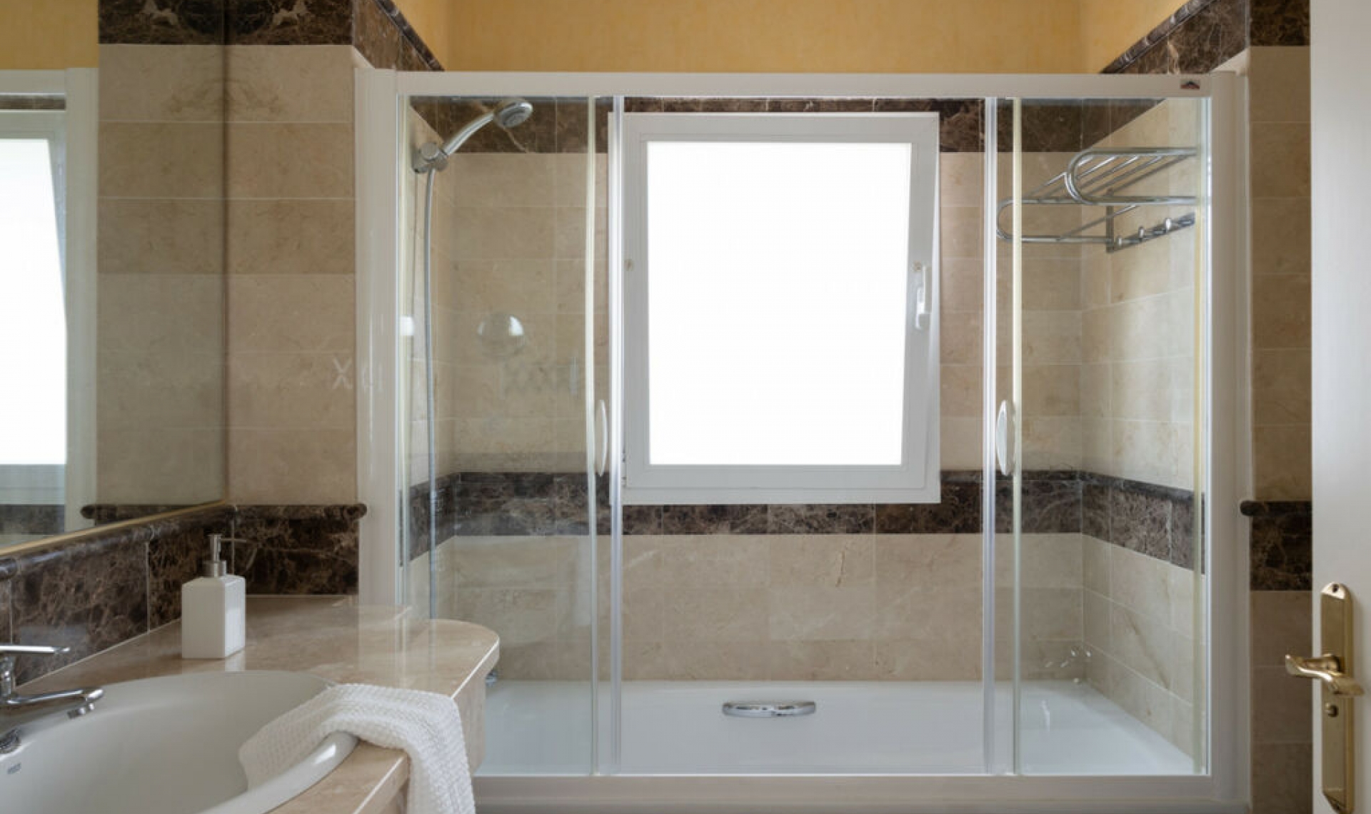 Resale - House -
El Rosario