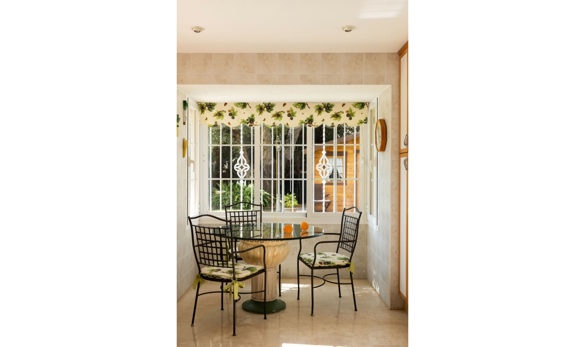 Resale - House -
El Rosario