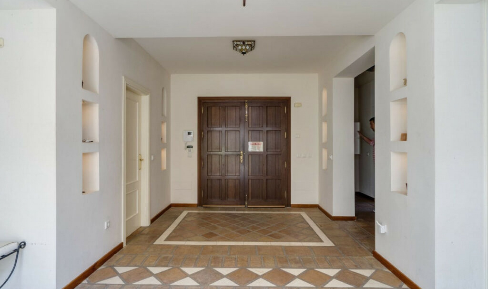 Resale - House -
El Rosario