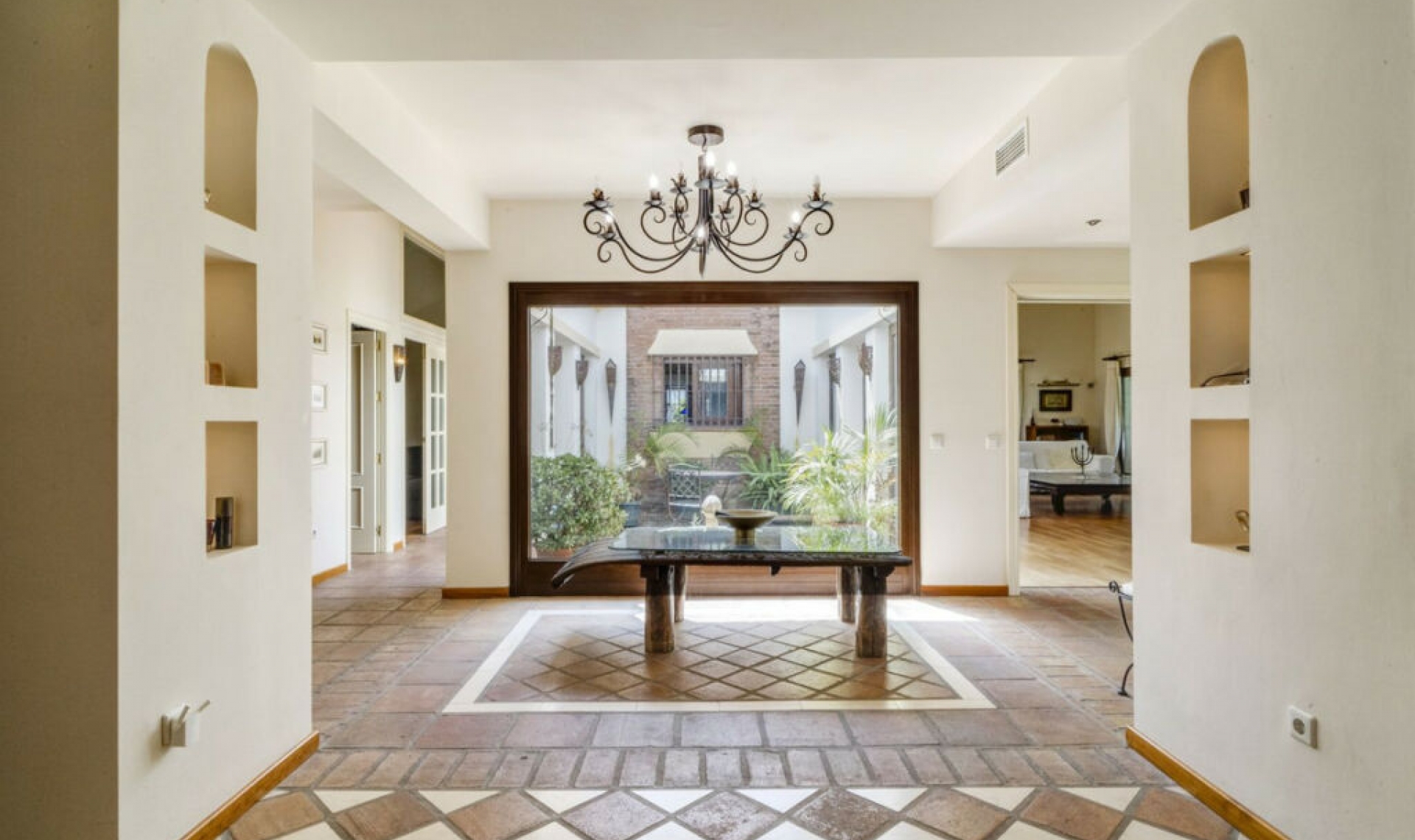 Resale - House -
El Rosario