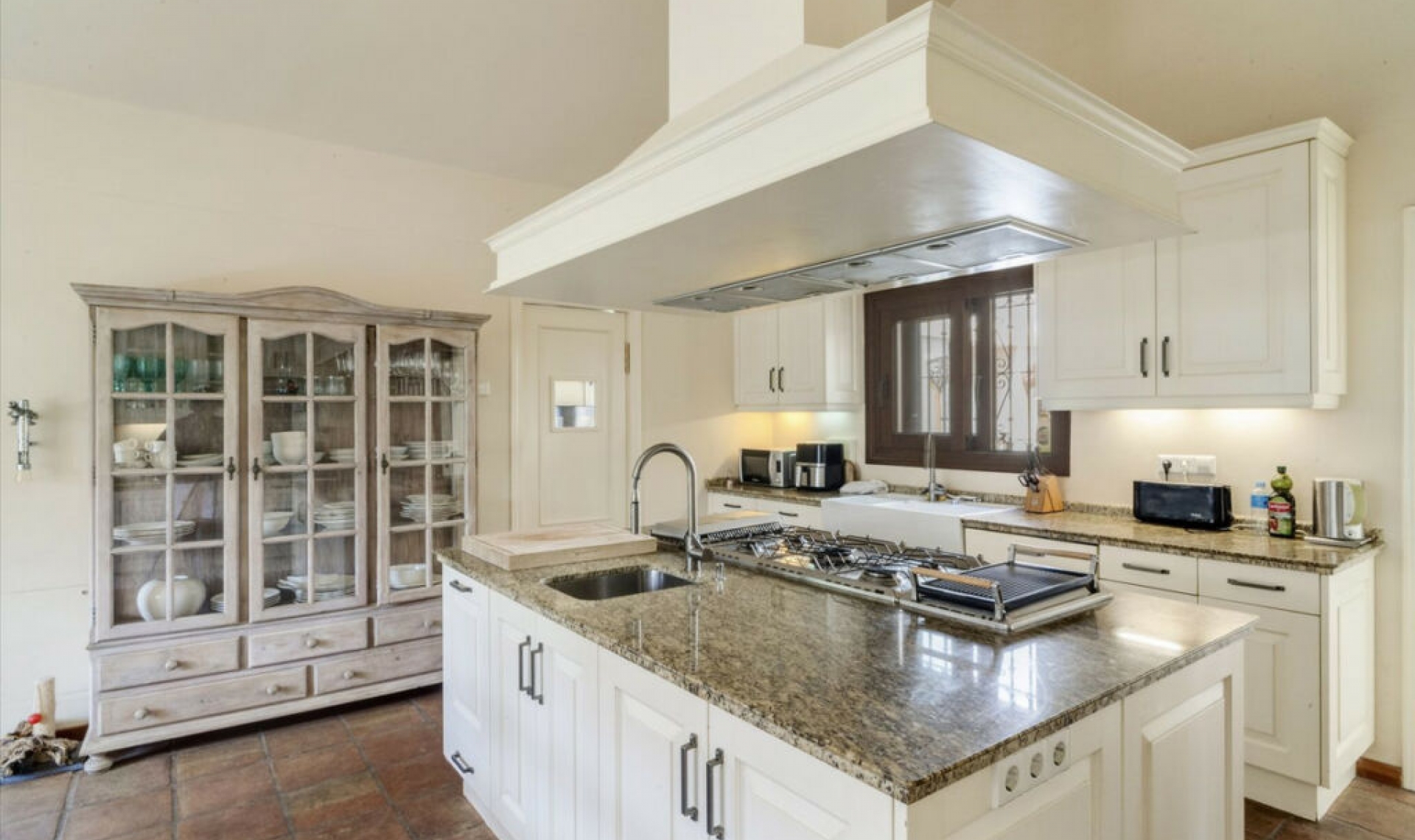 Resale - House -
El Rosario