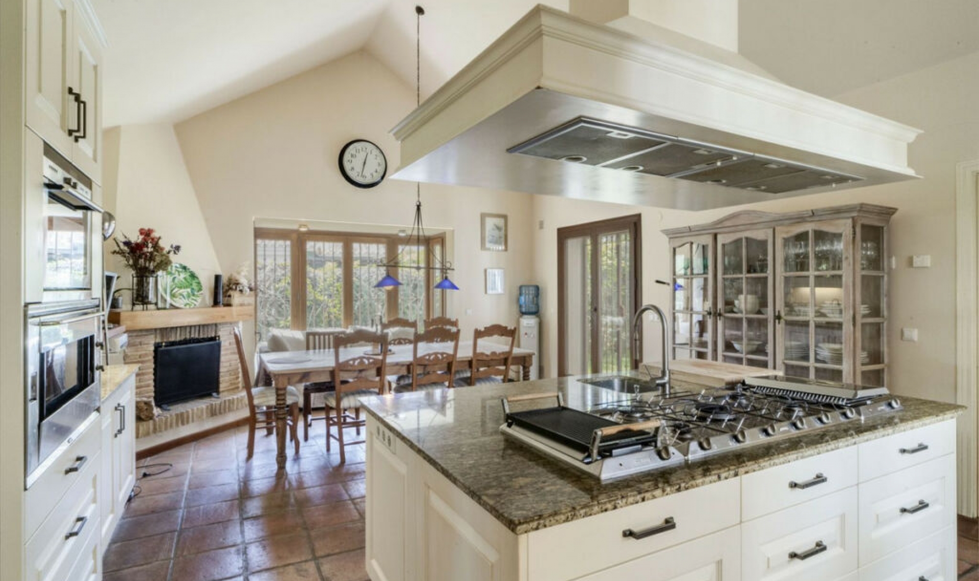 Resale - House -
El Rosario