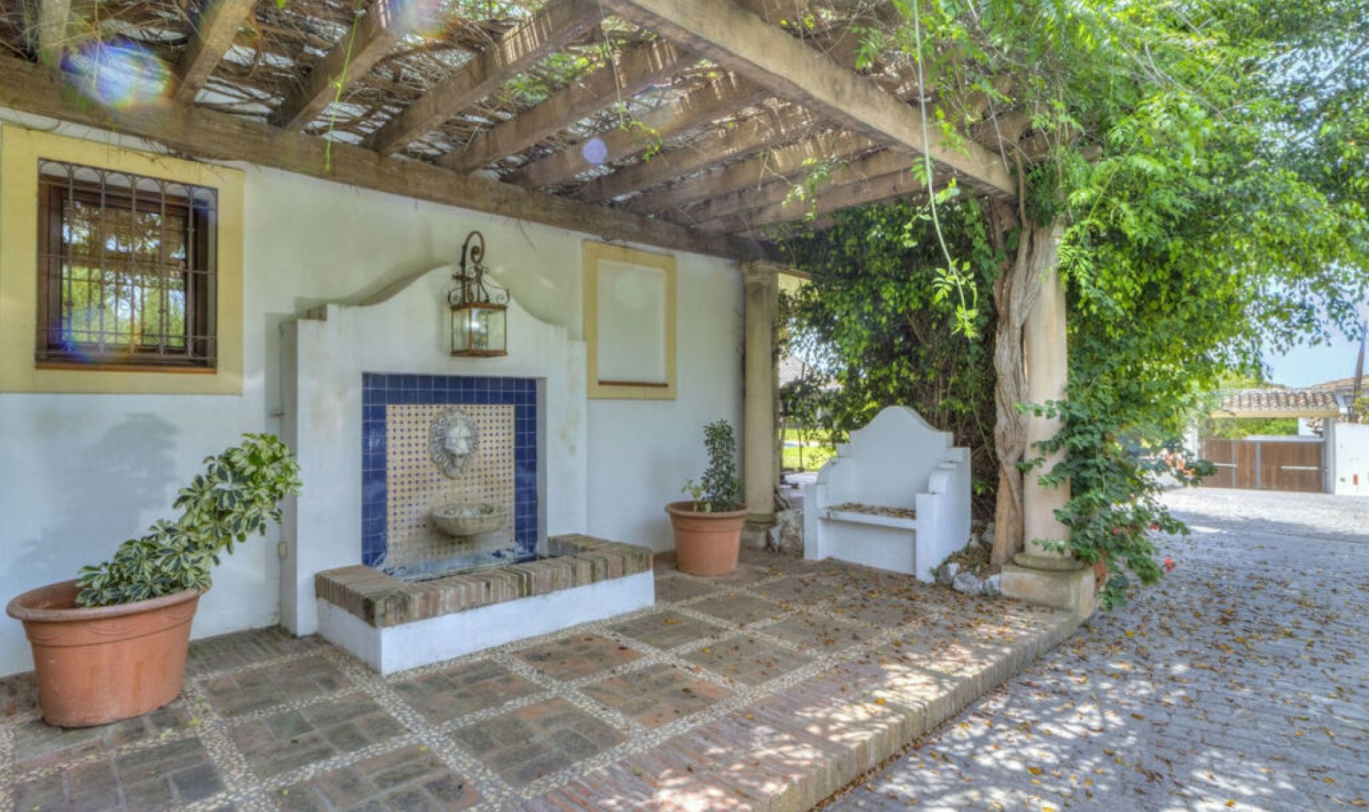 Resale - House -
El Rosario