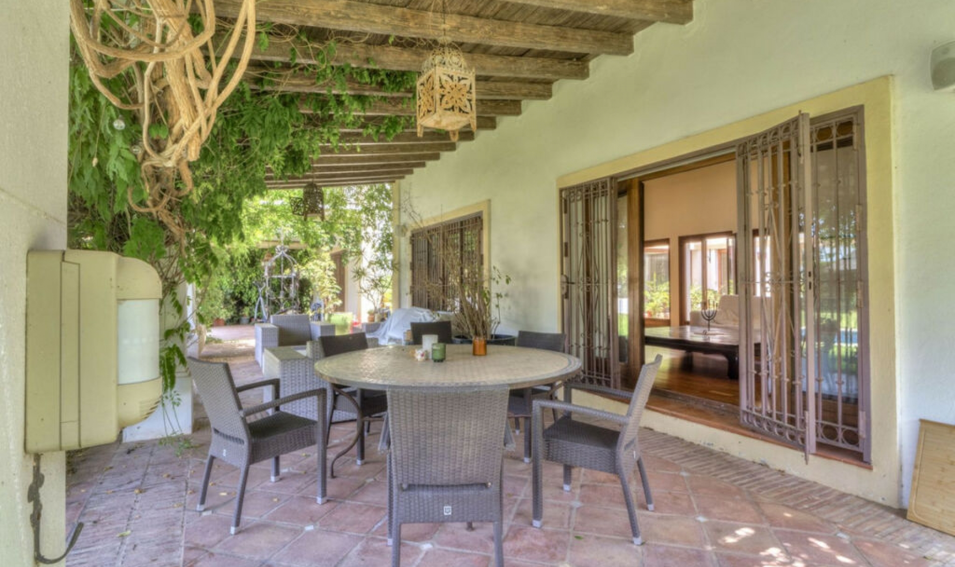 Resale - House -
El Rosario