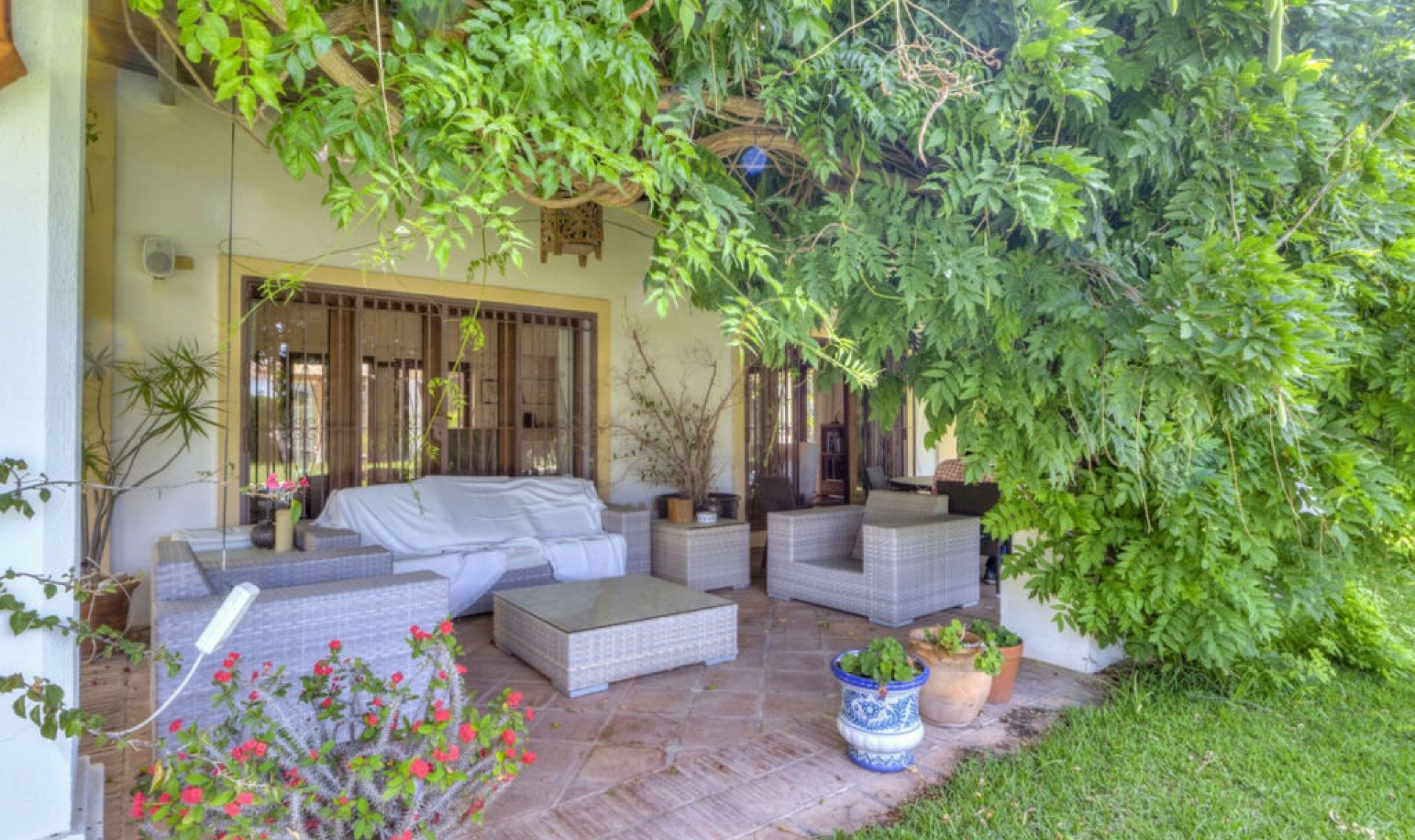 Resale - House -
El Rosario