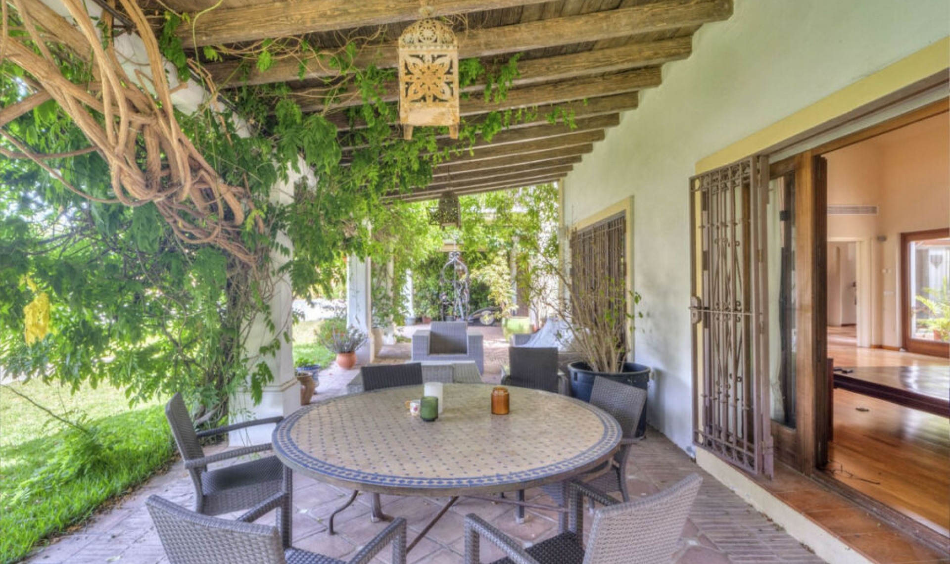 Resale - House -
El Rosario