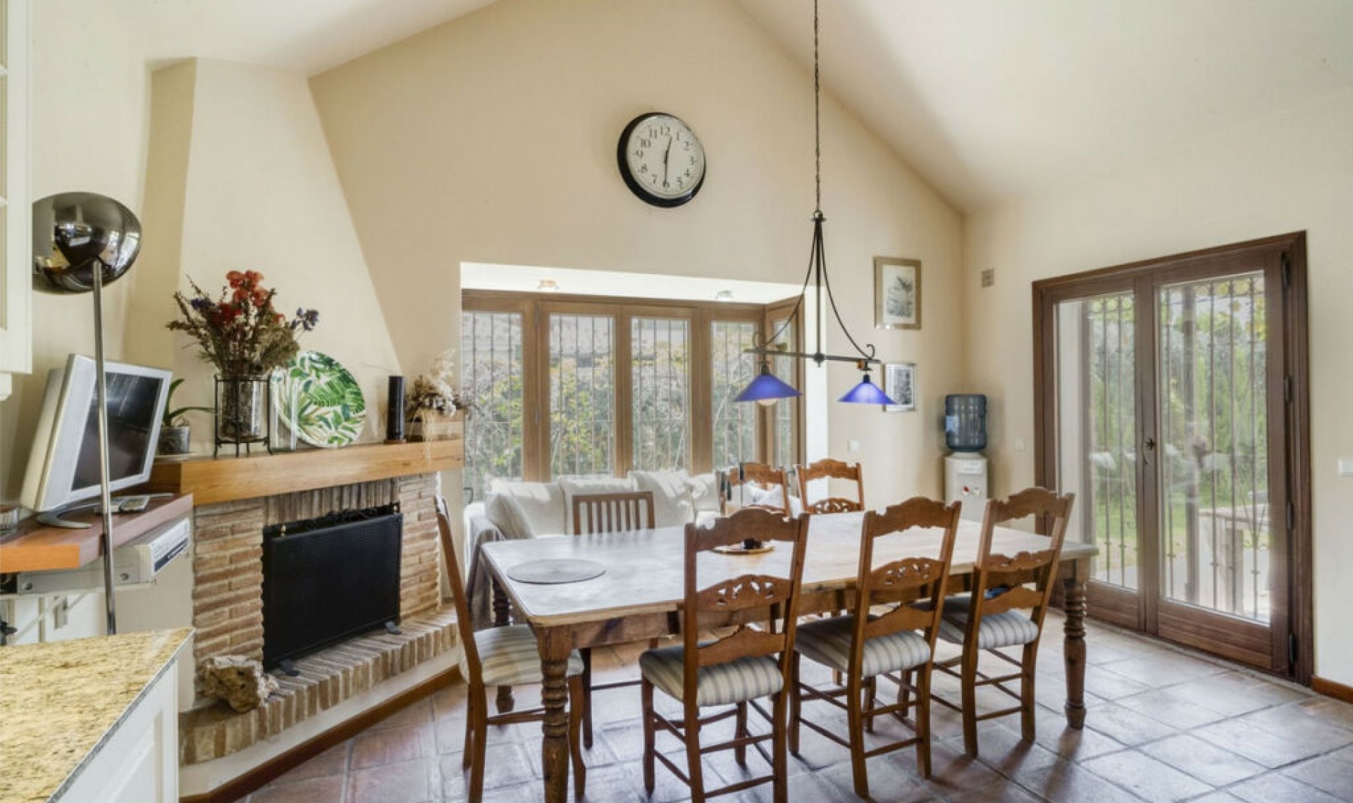 Resale - House -
El Rosario