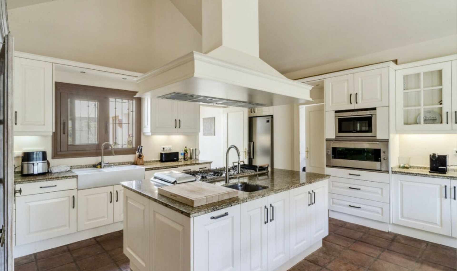 Resale - House -
El Rosario