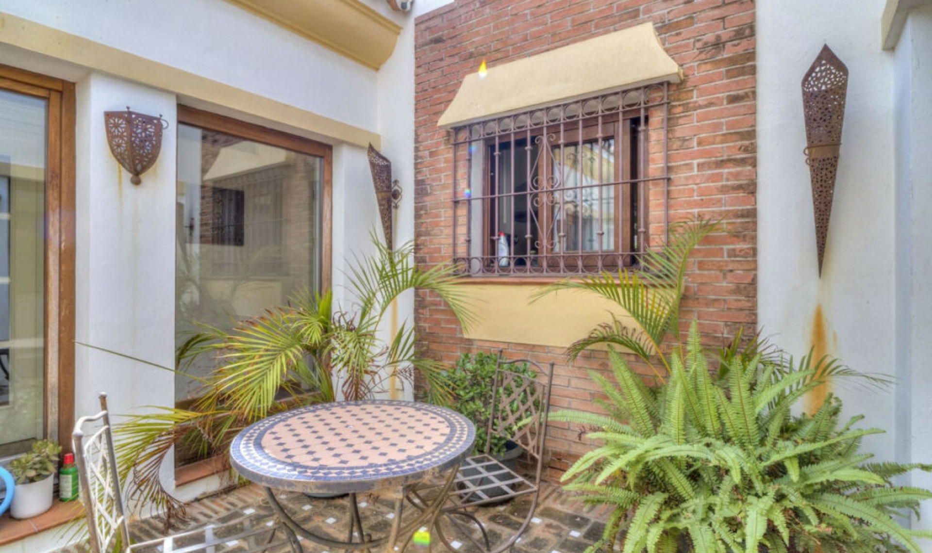 Resale - House -
El Rosario