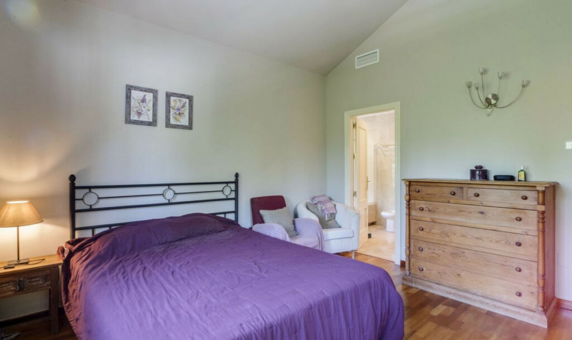 Resale - House -
El Rosario