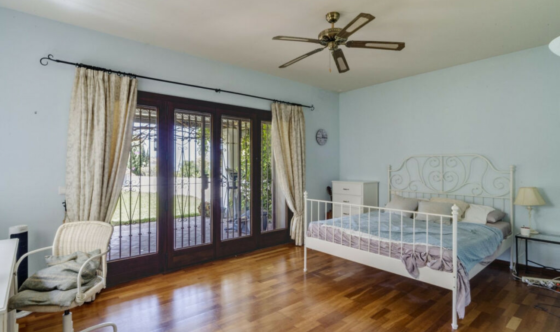 Resale - House -
El Rosario