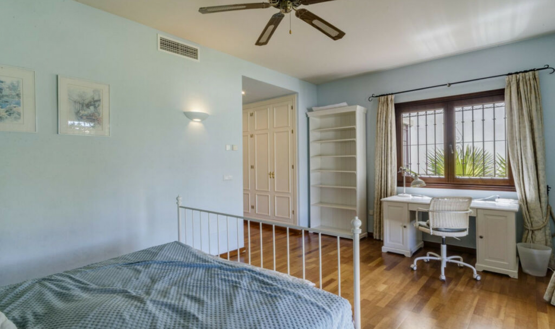 Resale - House -
El Rosario