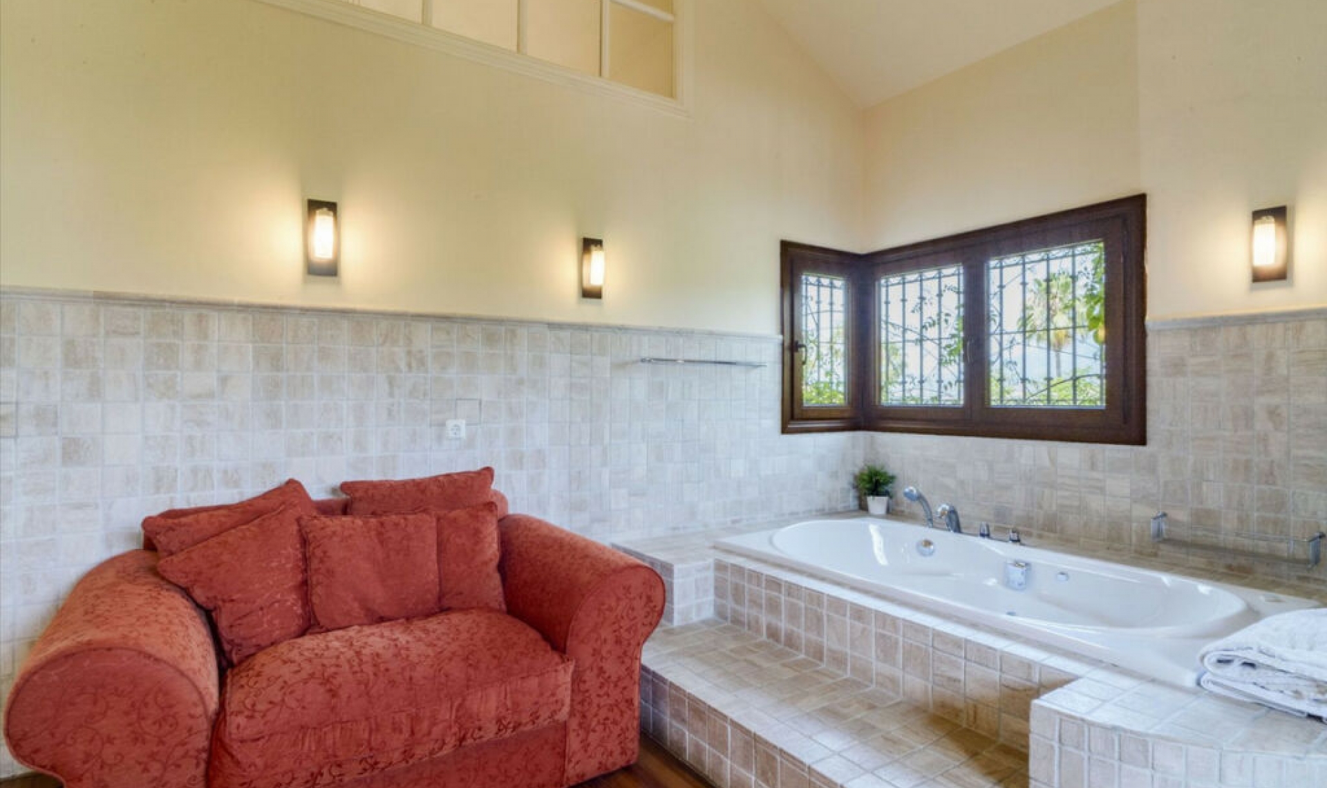 Resale - House -
El Rosario