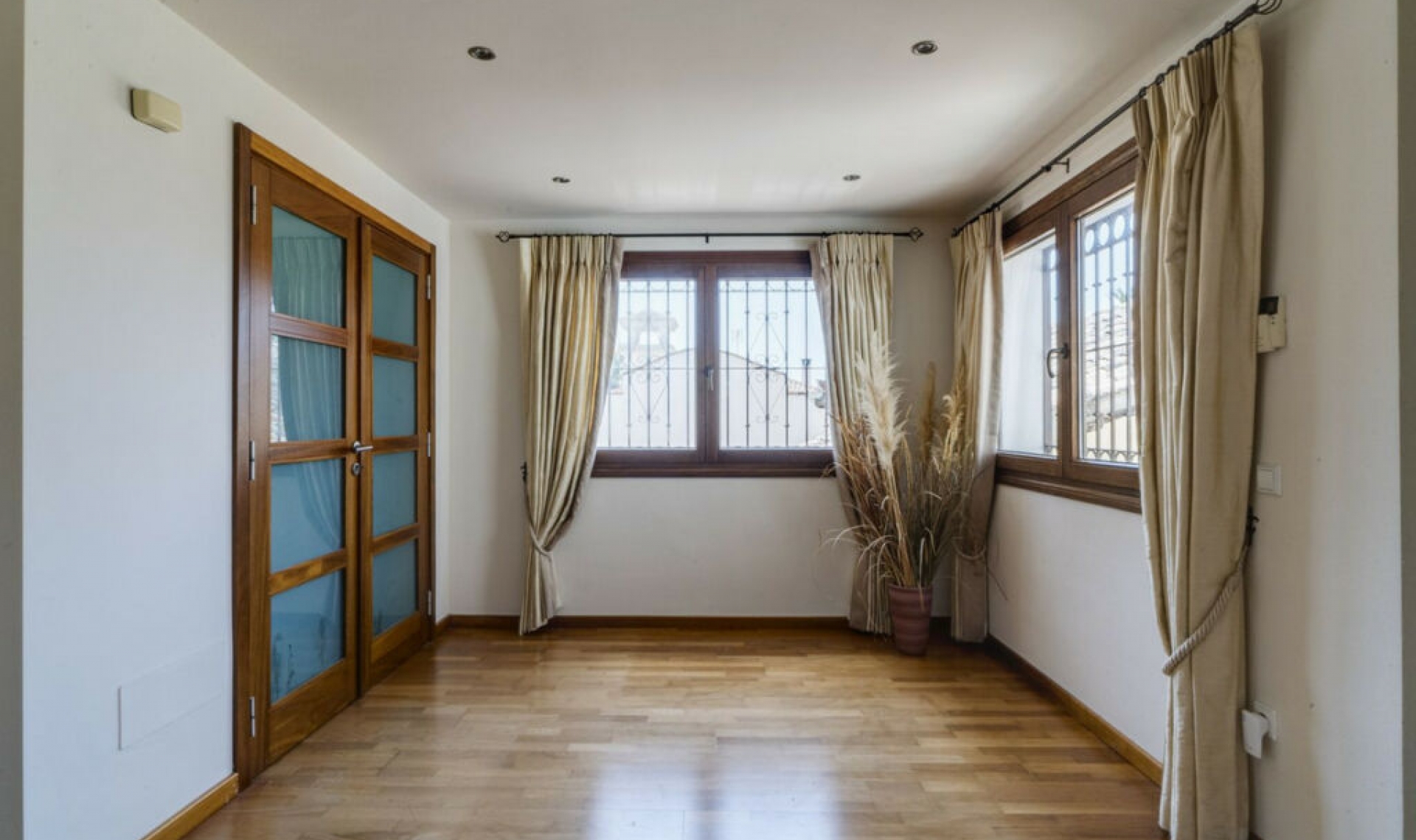 Resale - House -
El Rosario