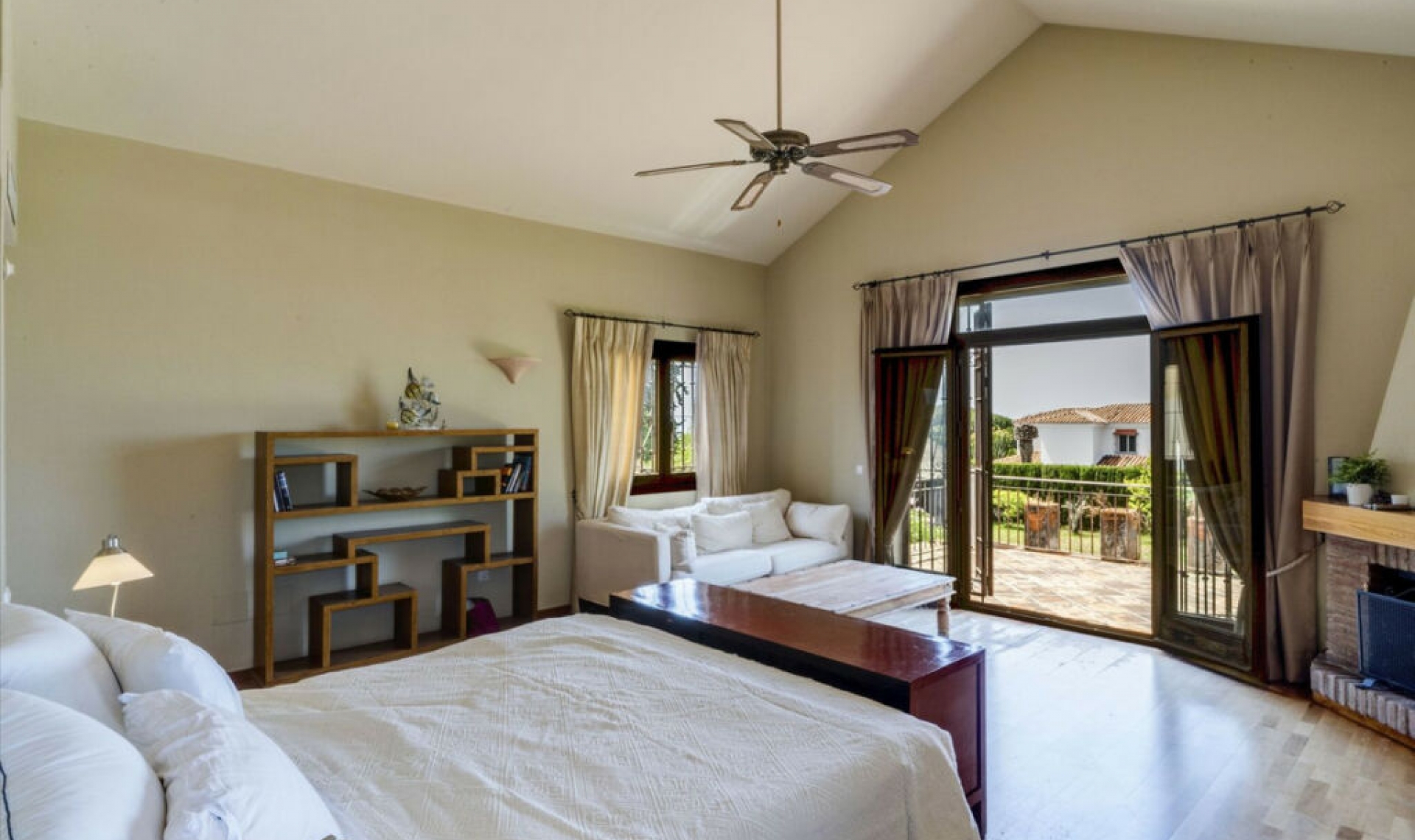 Resale - House -
El Rosario