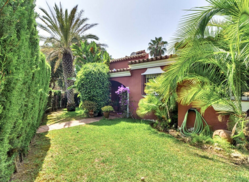 Resale - House -
El Rosario