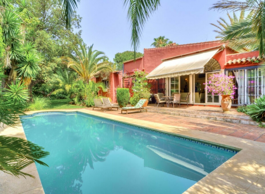 Resale - House -
El Rosario