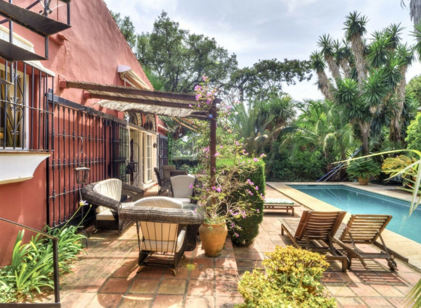 Resale - House -
El Rosario