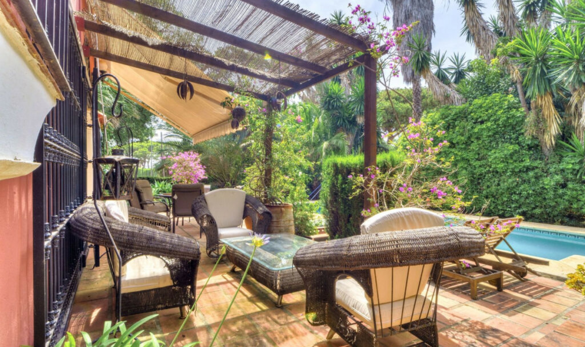 Resale - House -
El Rosario