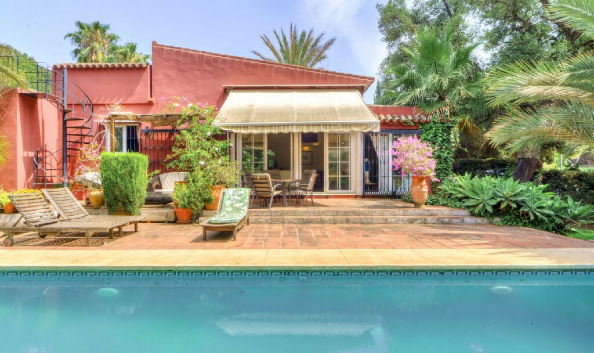 Resale - House -
El Rosario