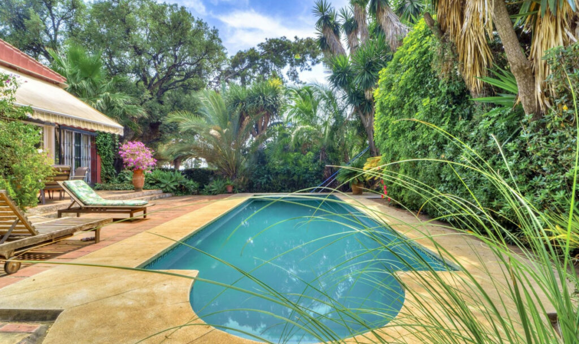 Resale - House -
El Rosario