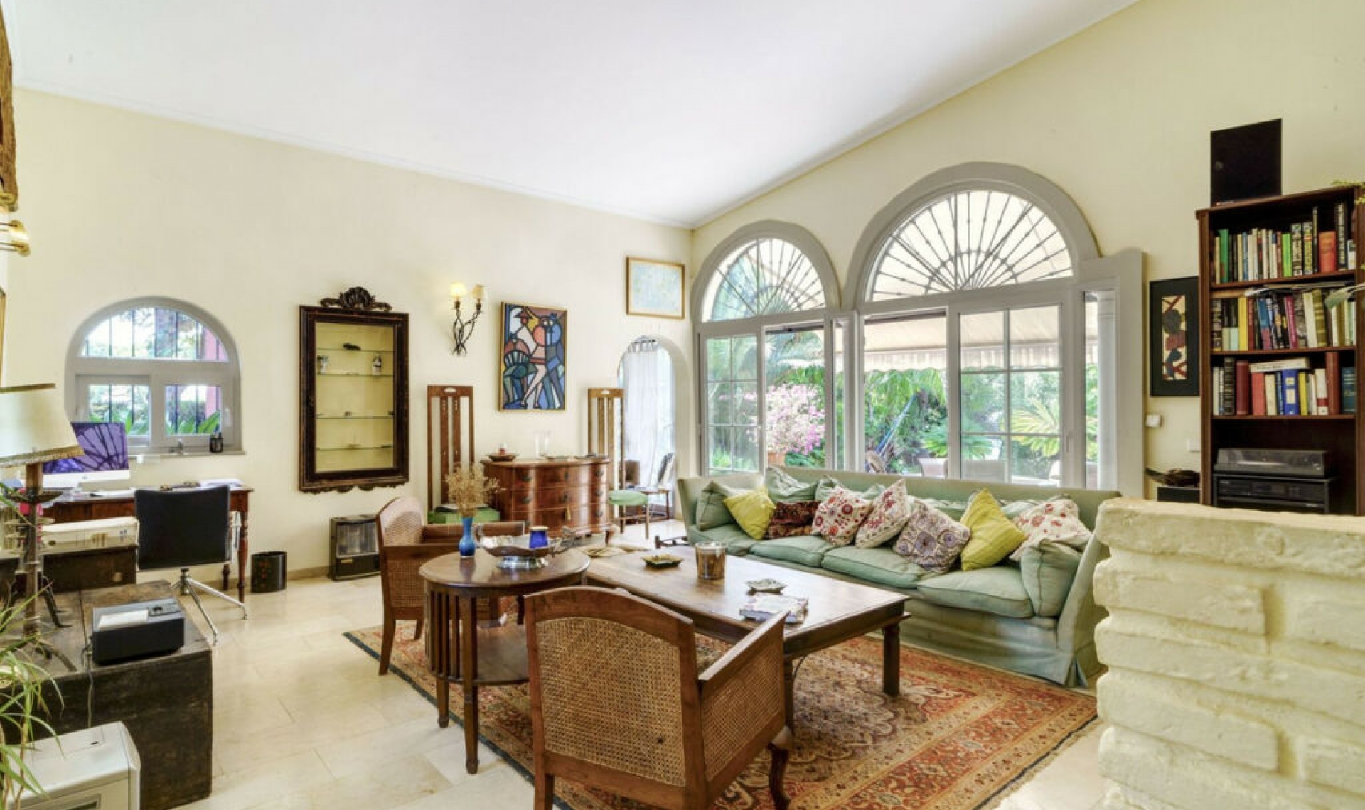 Resale - House -
El Rosario