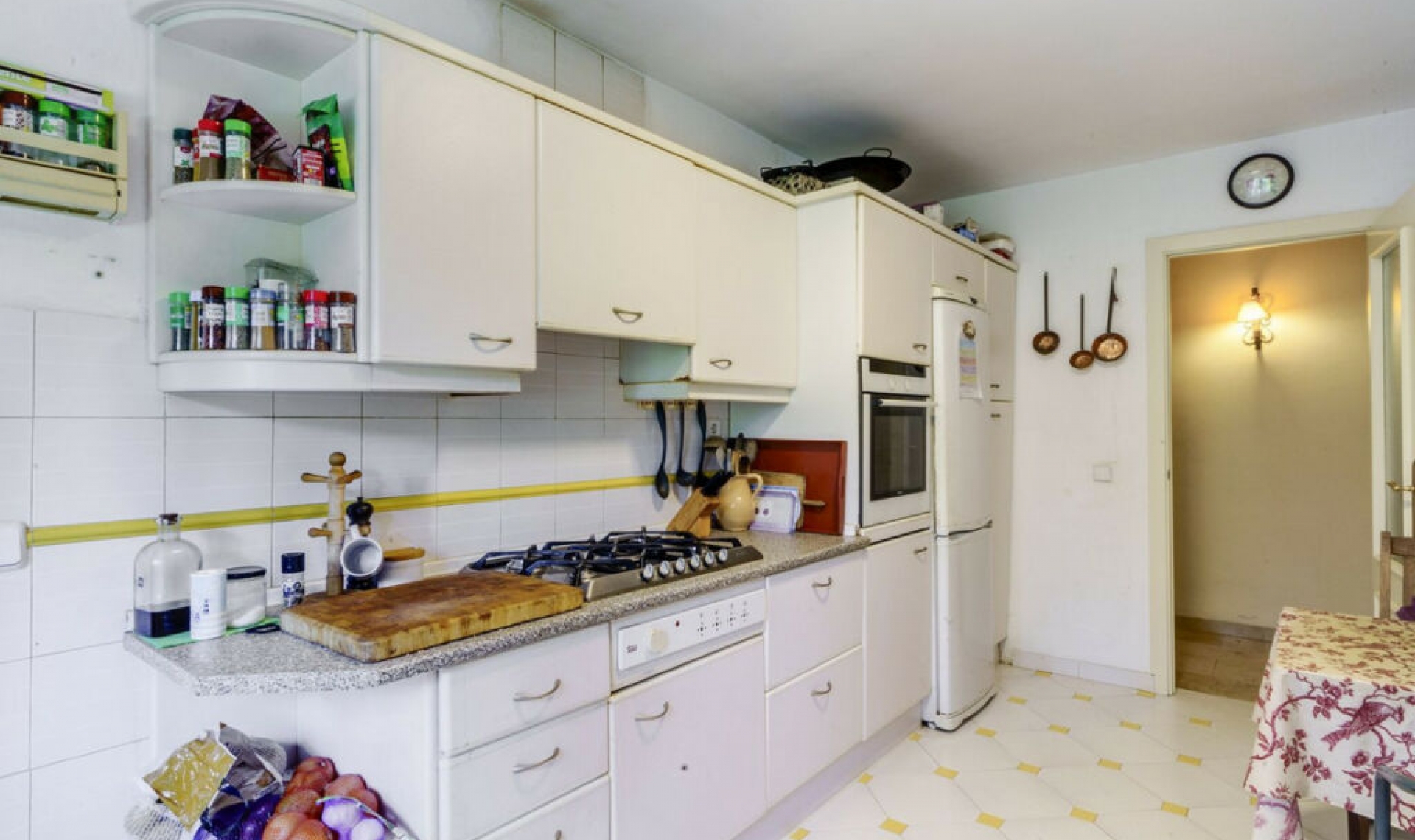 Resale - House -
El Rosario