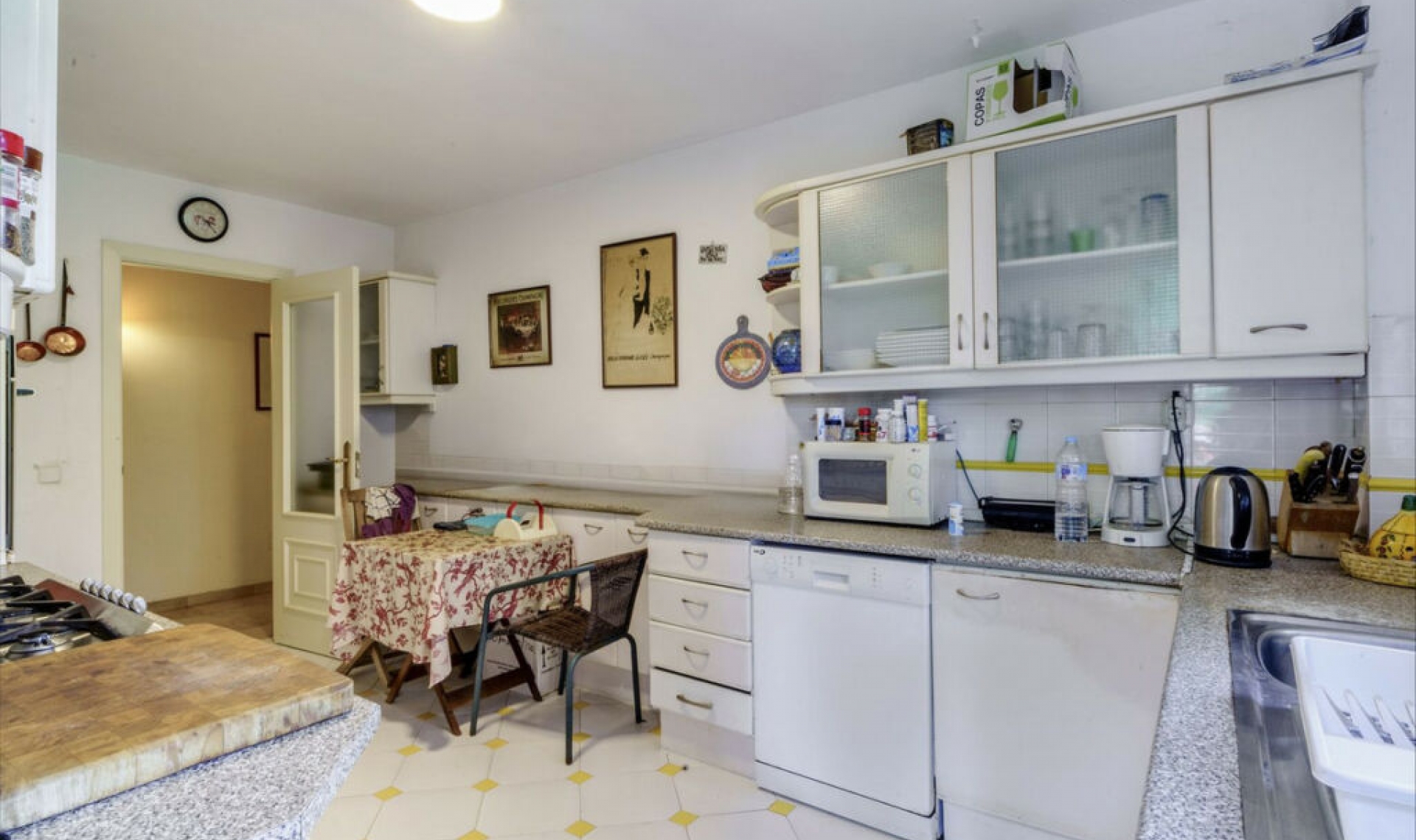 Resale - House -
El Rosario