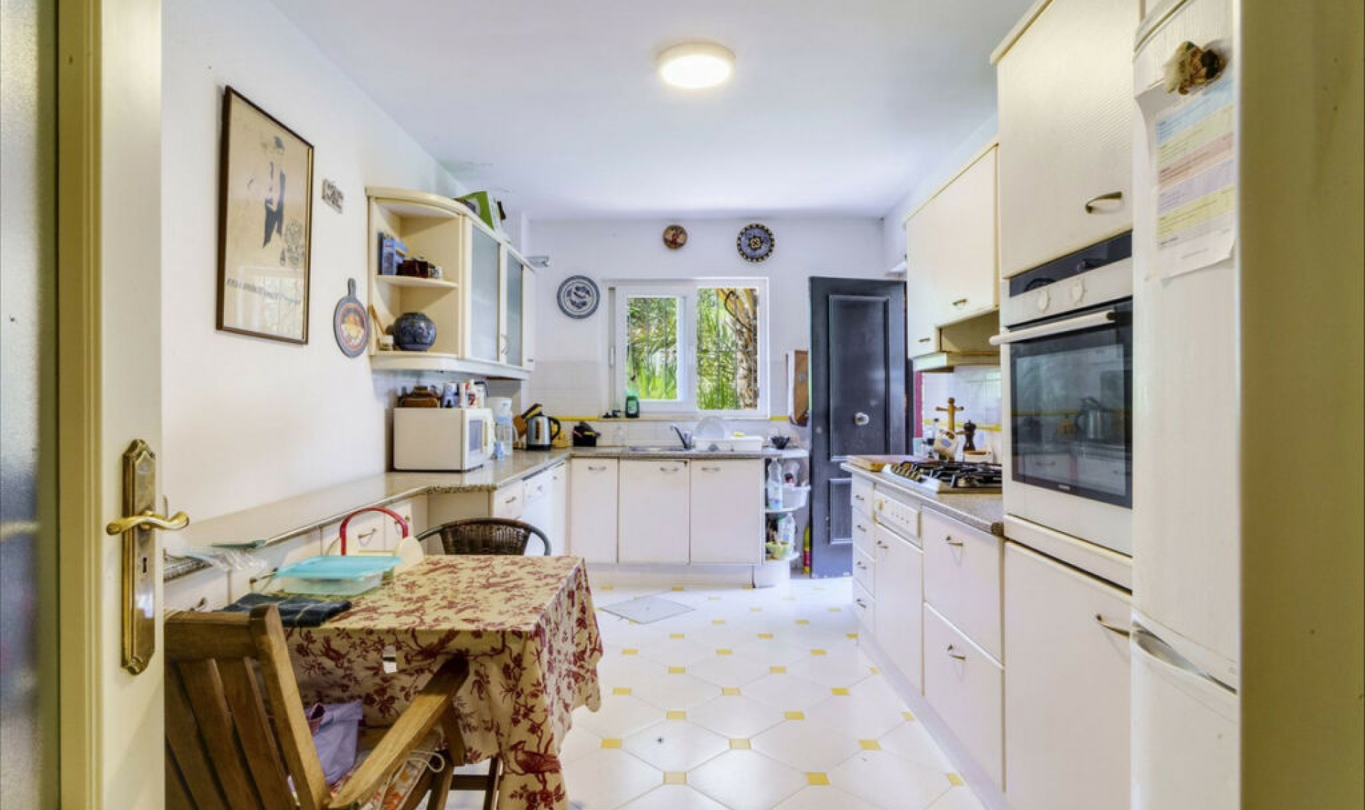 Resale - House -
El Rosario