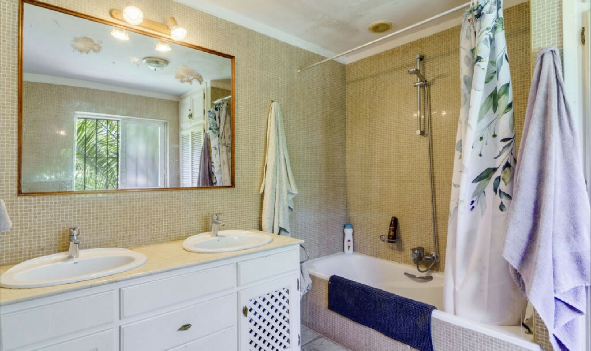 Resale - House -
El Rosario