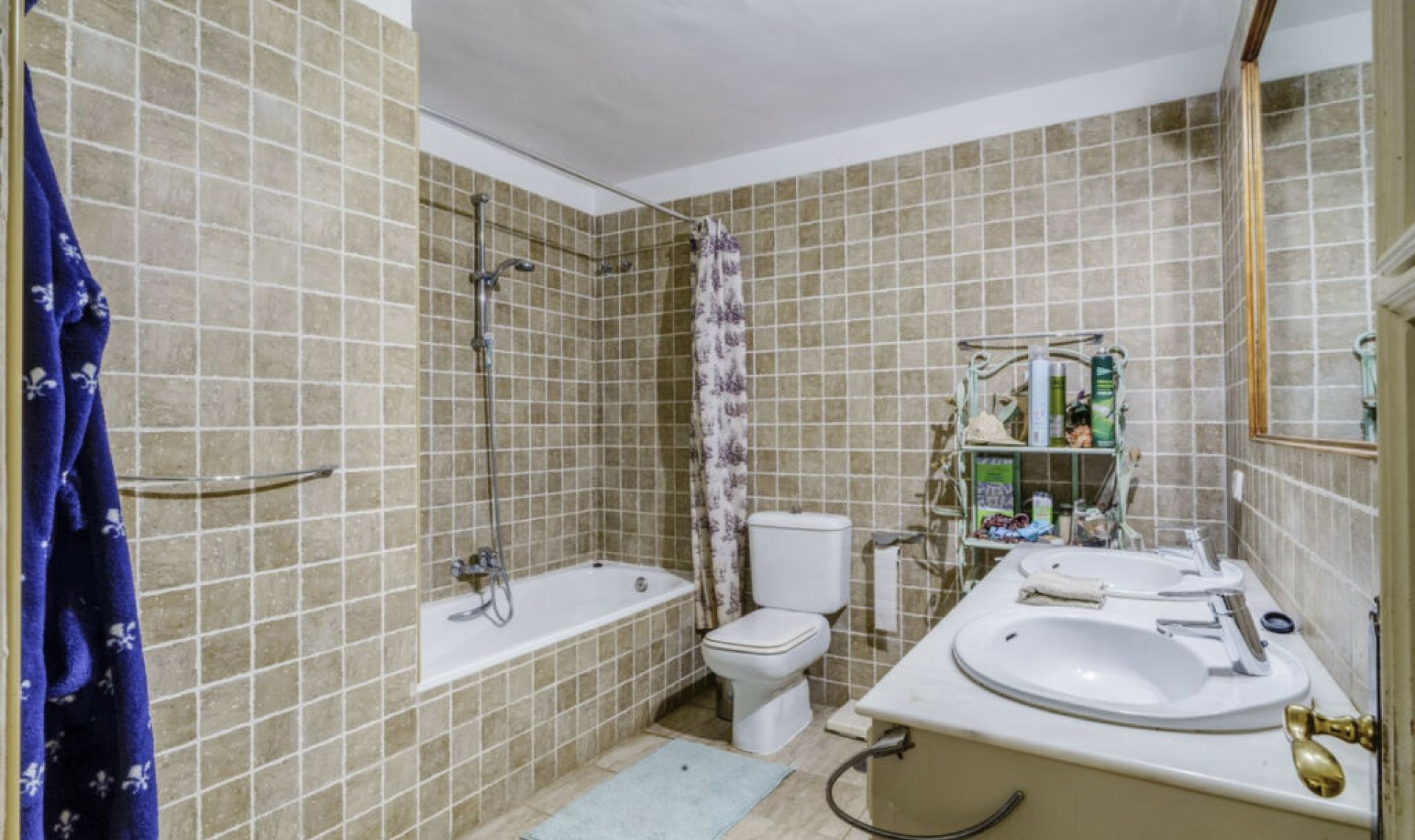 Resale - House -
El Rosario